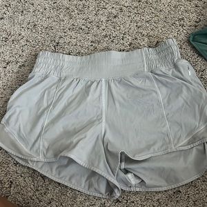 white lulu shorts size 4